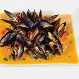 Mussel mushroom with tomatoes