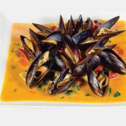 Mussel mushroom with tomatoes